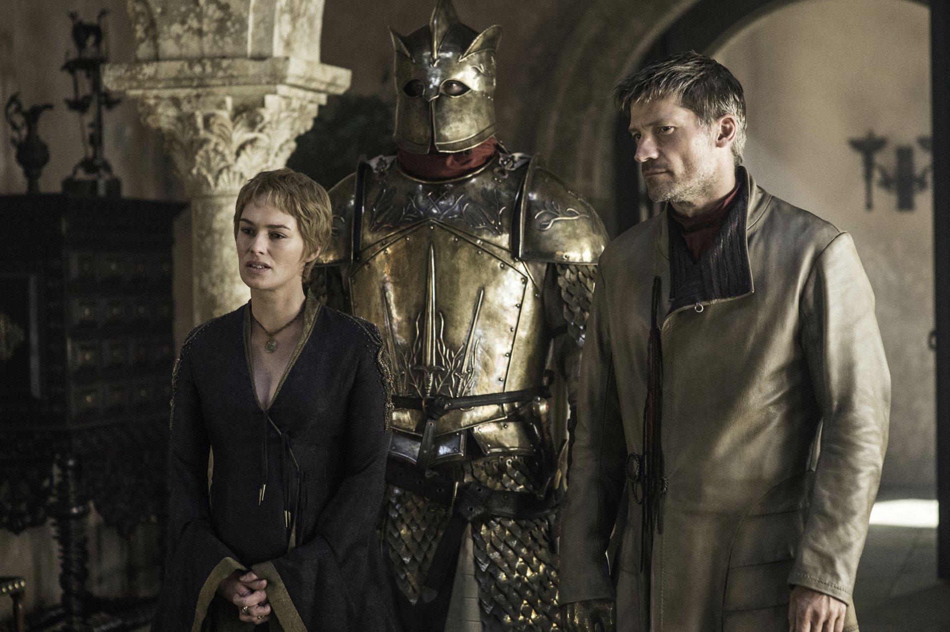 Cersei and Jaime Lannister from Game of Thrones, portrayed by Lena Headey and Nikolaj Coster-Waldau, stand beside a suit of armor in a 4K Ultra HD desktop wallpaper.