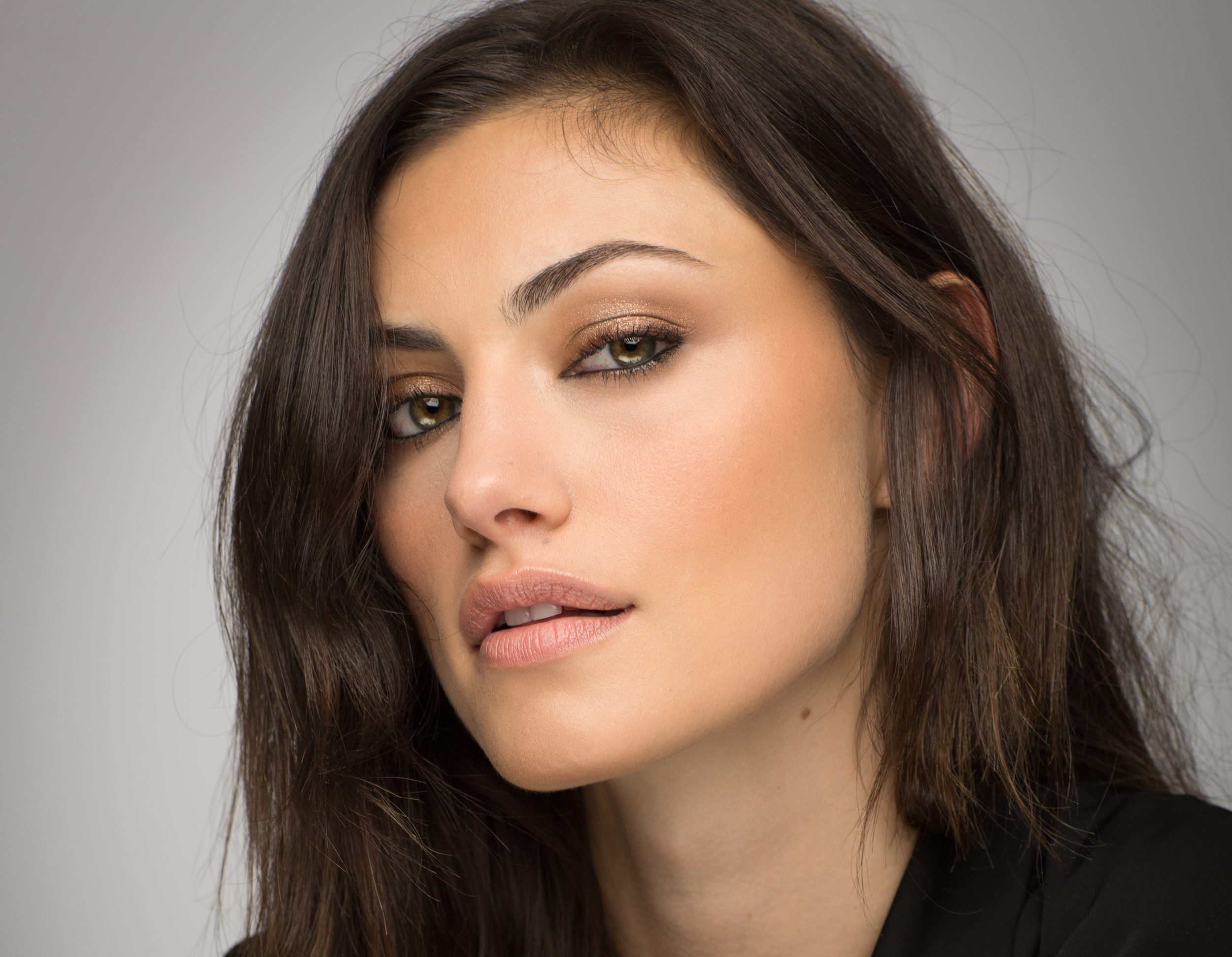 Phoebe Tonkin HD Wallpaper