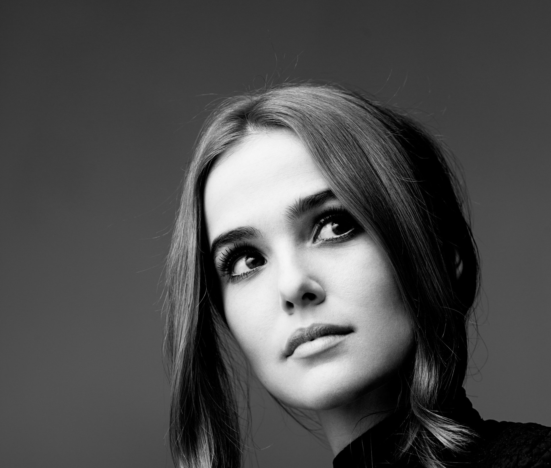 Download American Brunette Actress Black And White Face Celebrity Zoey Deutch 4k Ultra Hd Wallpaper 