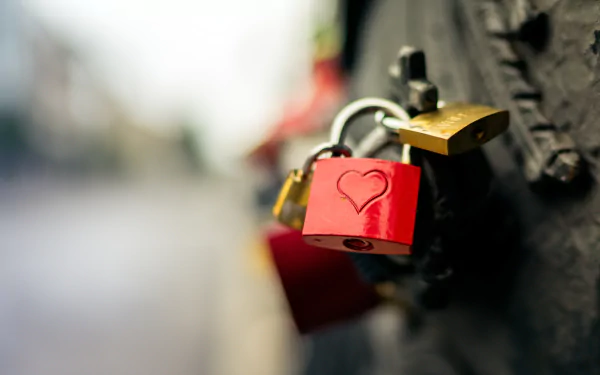 Romantic heart blur close-up man made lock HD Desktop Wallpaper | Background Image