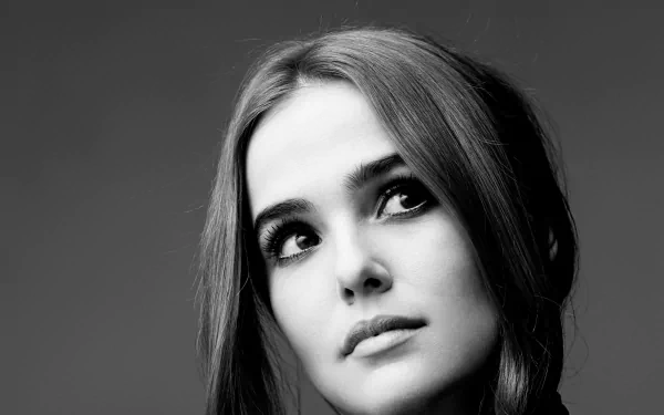 Black and white 4K Ultra HD portrait of American brunette actress Zoey Deutch, showcasing her face with a thoughtful expression.