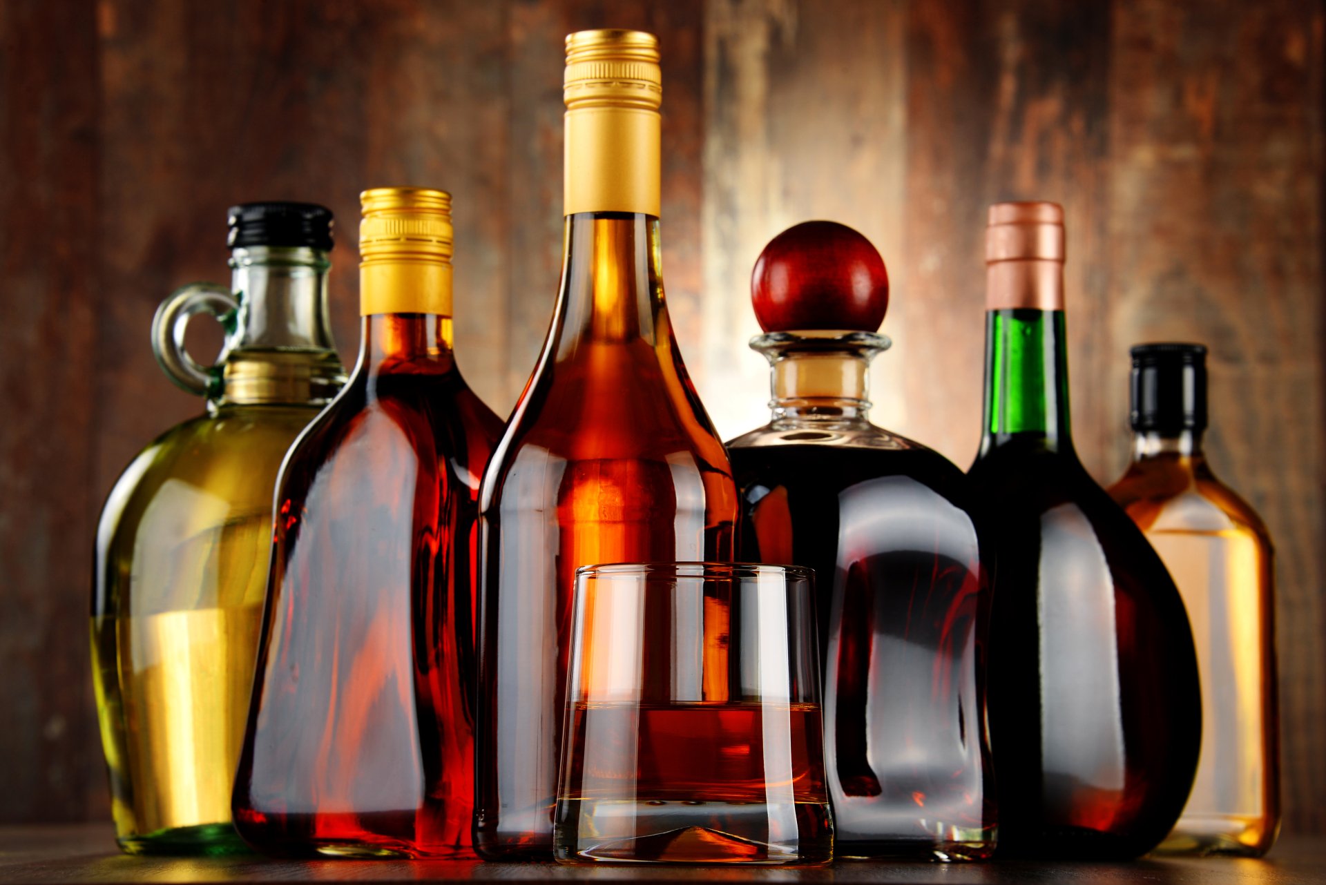 Download Glass Bottle Food Alcohol 4k Ultra HD Wallpaper