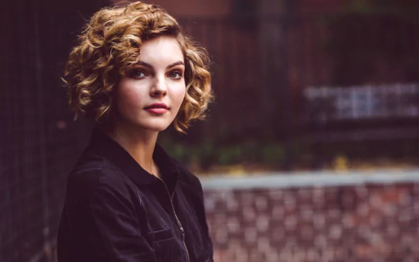 hazel eyes blur curl brunette American actress woman Camren Bicondova HD Desktop Wallpaper | Background Image