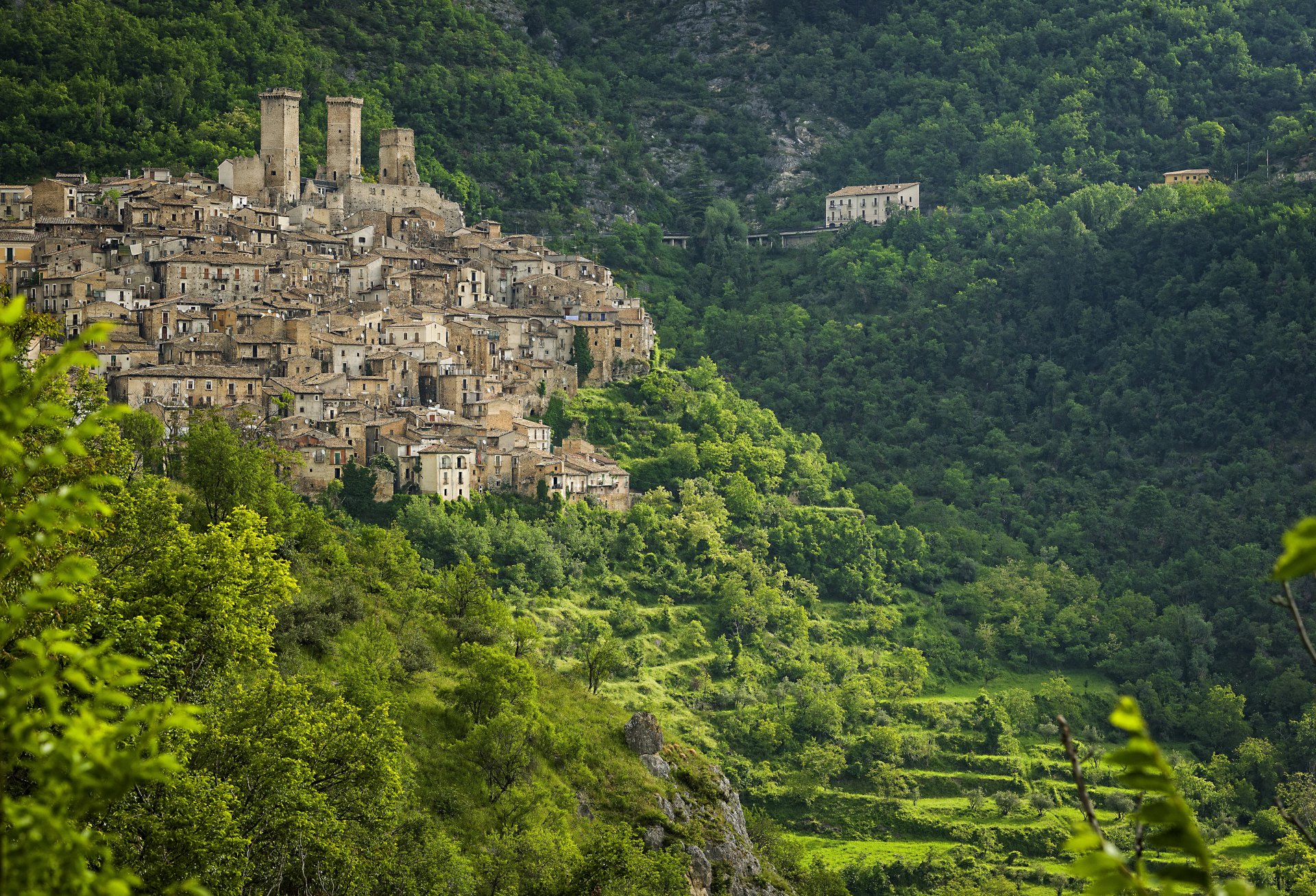 Download Pacentro Italy Man Made Village 4k Ultra HD Wallpaper