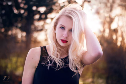 sunny blue eyes lipstick blonde bokeh woman model HD Desktop Wallpaper | Background Image