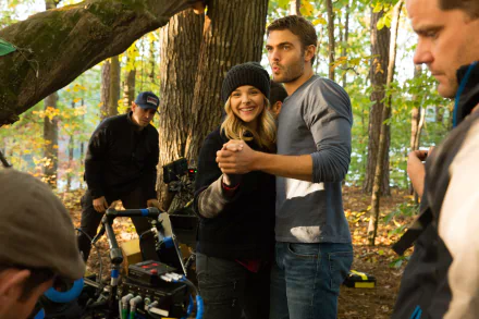Alex Roe Chloë Grace Moretz movie The 5th Wave HD Desktop Wallpaper | Background Image
