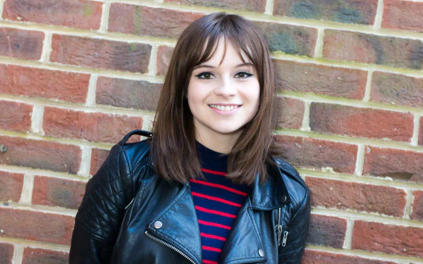 smile brown eyes English brunette singer music Gabrielle Aplin HD Desktop Wallpaper | Background Image