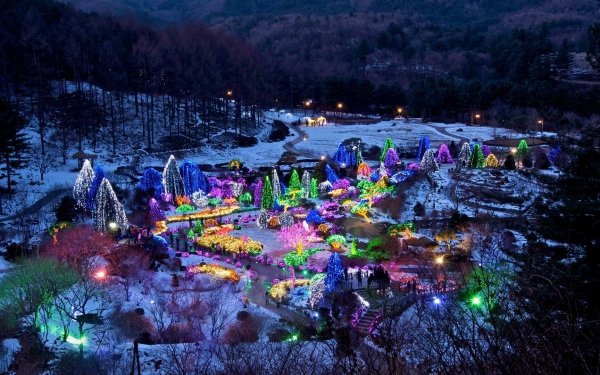 Día festivo Navidad Centro Turístico Invierno Snow Luz Colorful Fondo de pantalla HD | Fondo de Escritorio