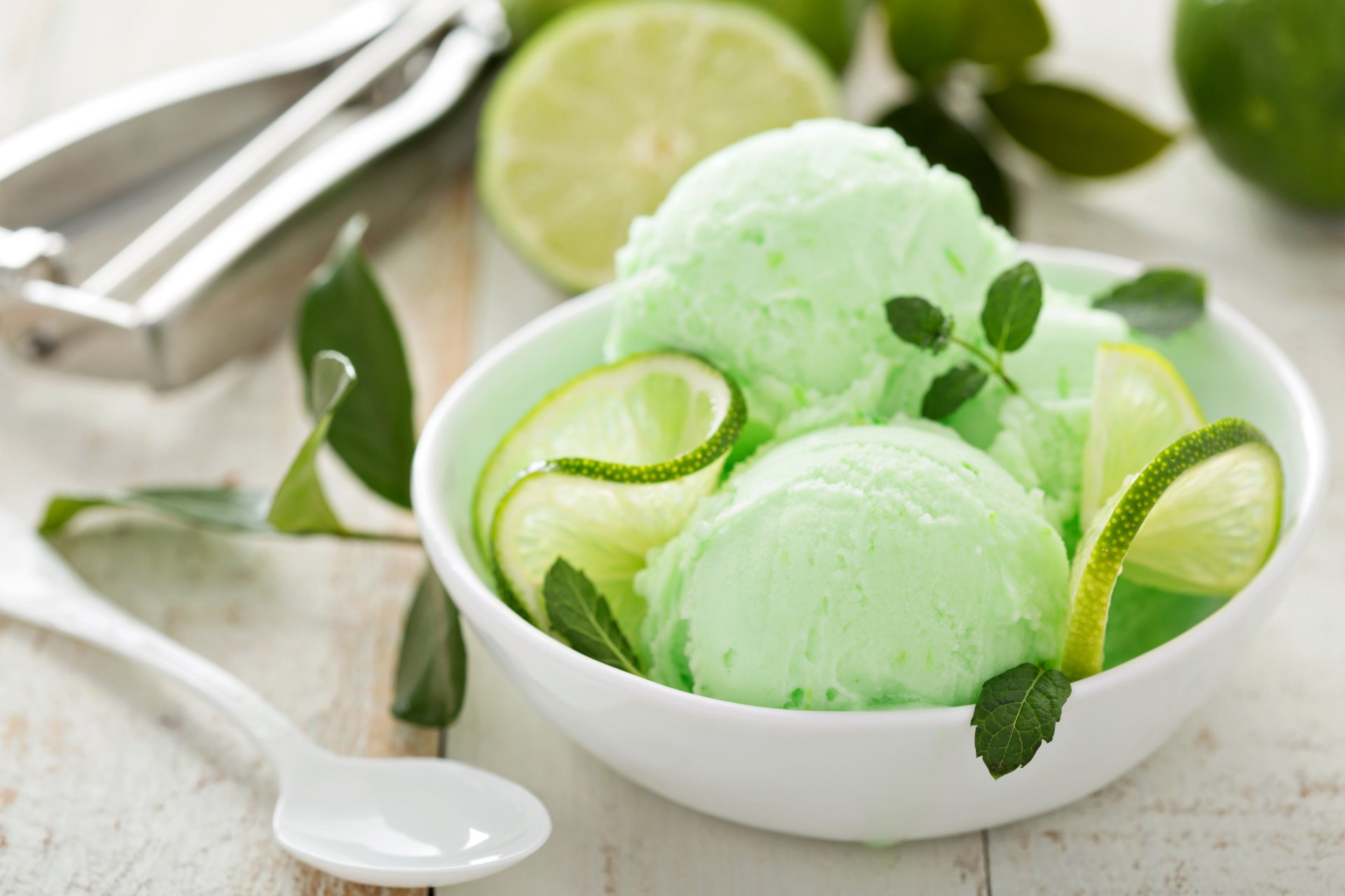 Refreshing Mint Lime Ice Cream 4K Ultra HD Wallpaper