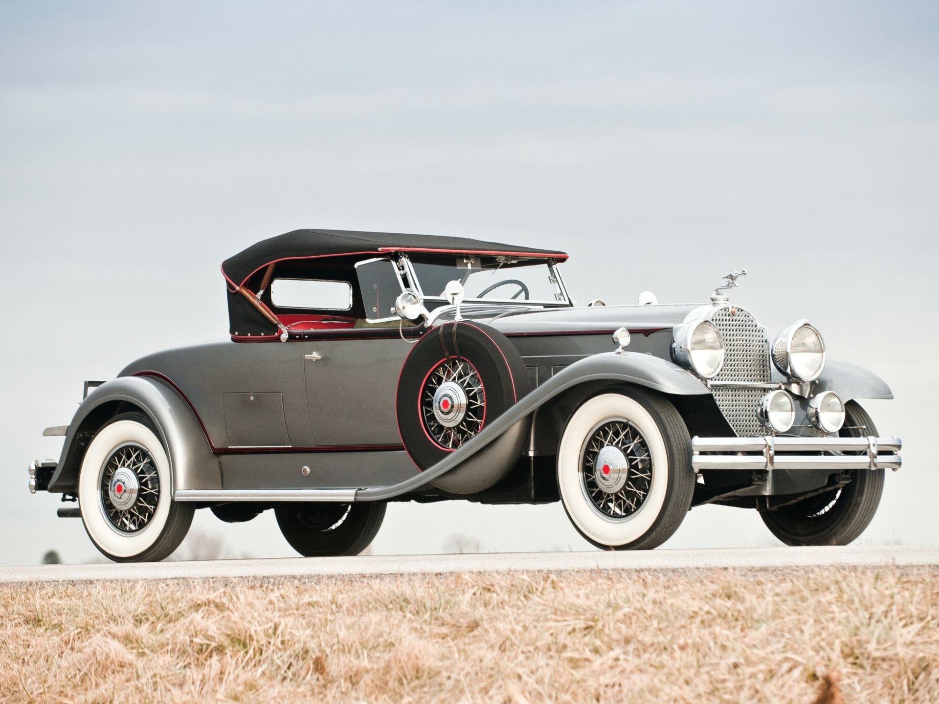 Vintage 1931 Packard Deluxe Eight Roadster in gray with maroon accents, presented as an HD PC desktop wallpaper and background.