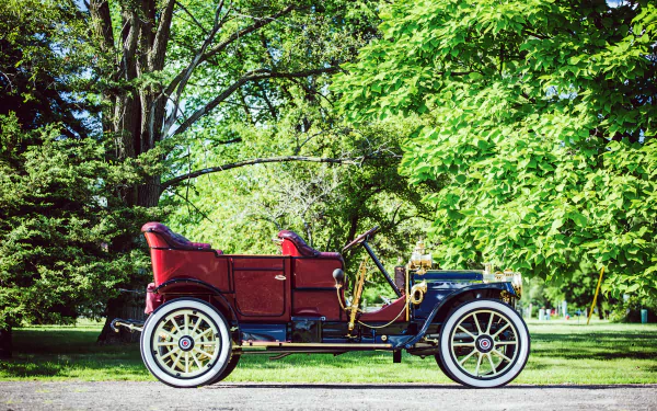 Side view of a red 1910 Packard Model 18 Touring NB vintage car parked on a tree-lined lawn — 4K Ultra HD PC desktop wallpaper of the Packard Model-18 Touring.