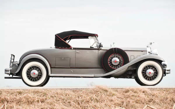  1931 Packard Deluxe Eight Roadster