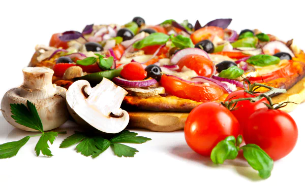 4K Ultra HD desktop wallpaper featuring a close-up of a delicious pizza topped with mushrooms, tomatoes, olives, onions, and fresh herbs on a white background.
