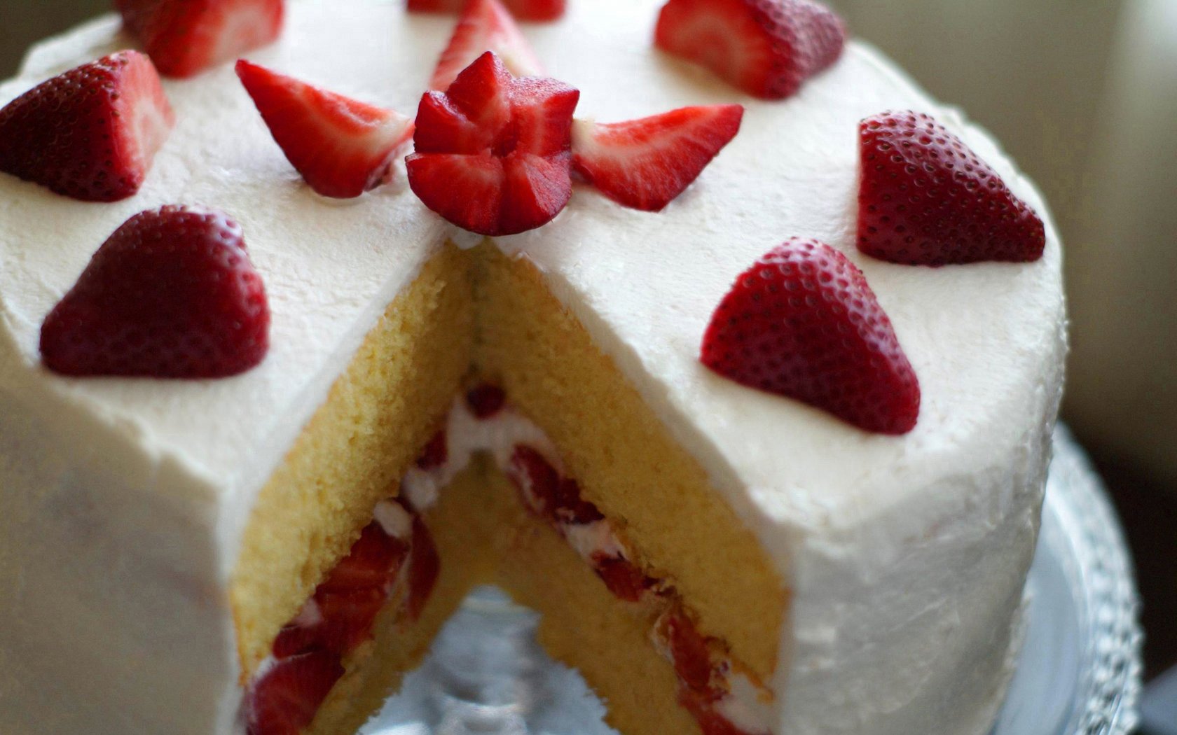 HD desktop wallpaper featuring a close-up of a cake topped with fresh strawberries, a perfect background that highlights food and drink themes.