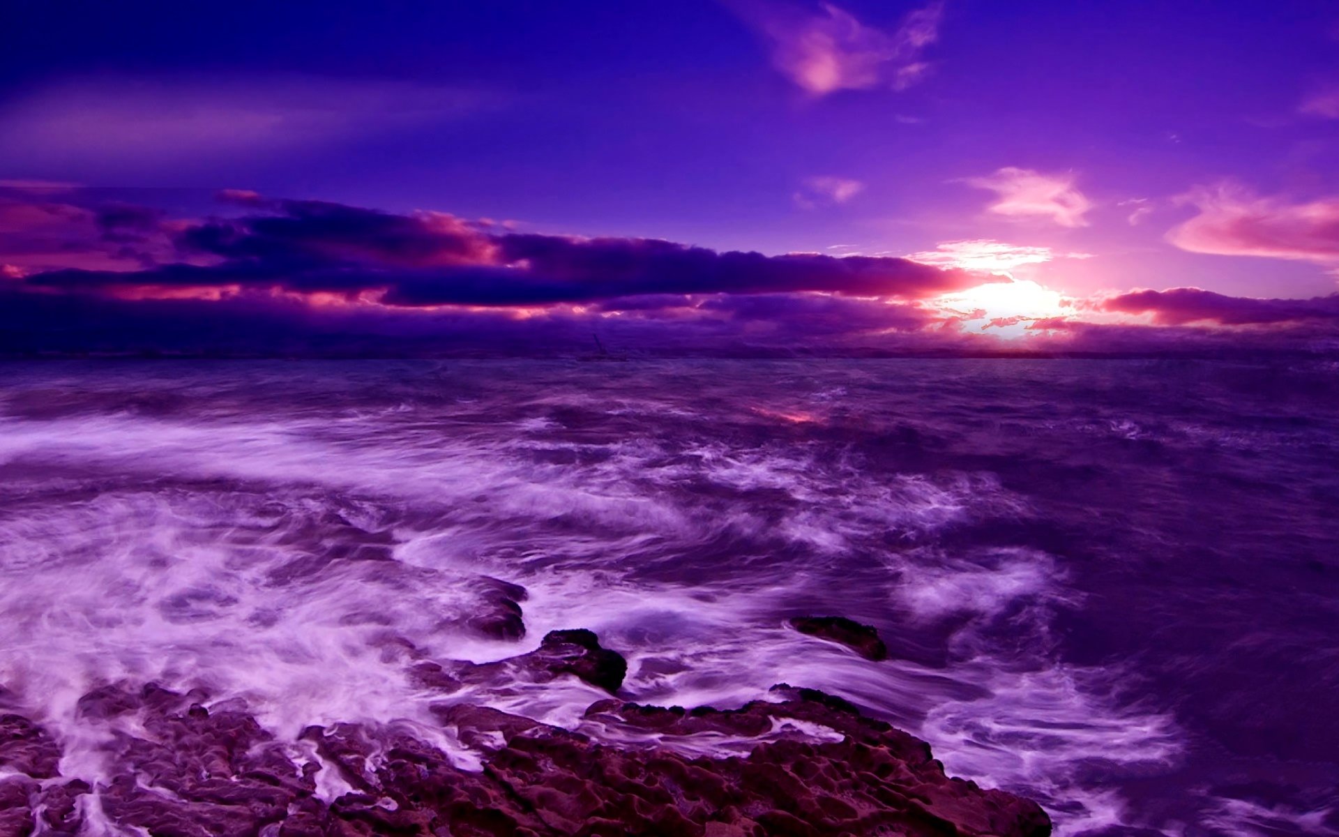 Фиолетовый обои картинки. Фиолетовое море. Сиреневое море. Фиолетовая природа.