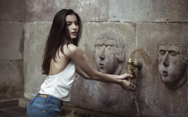 shorts brunette woman model HD Desktop Wallpaper | Background Image