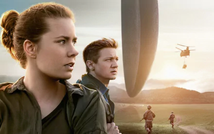HD wallpaper of Arrival featuring Amy Adams and Jeremy Renner against a backdrop of a mysterious spacecraft and dramatic sky.