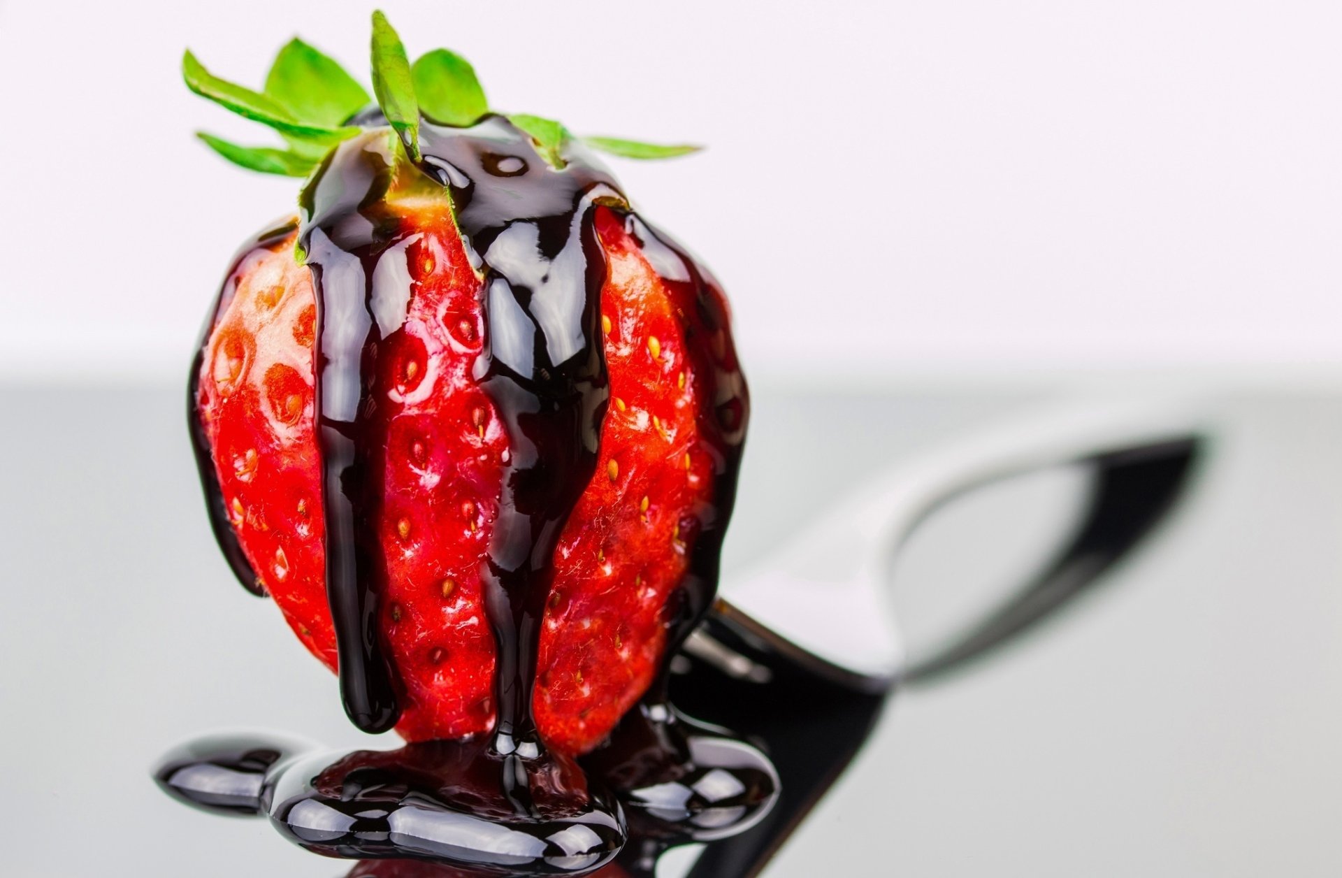 Download Caramel Berry Fruit Food Strawberry HD Wallpaper