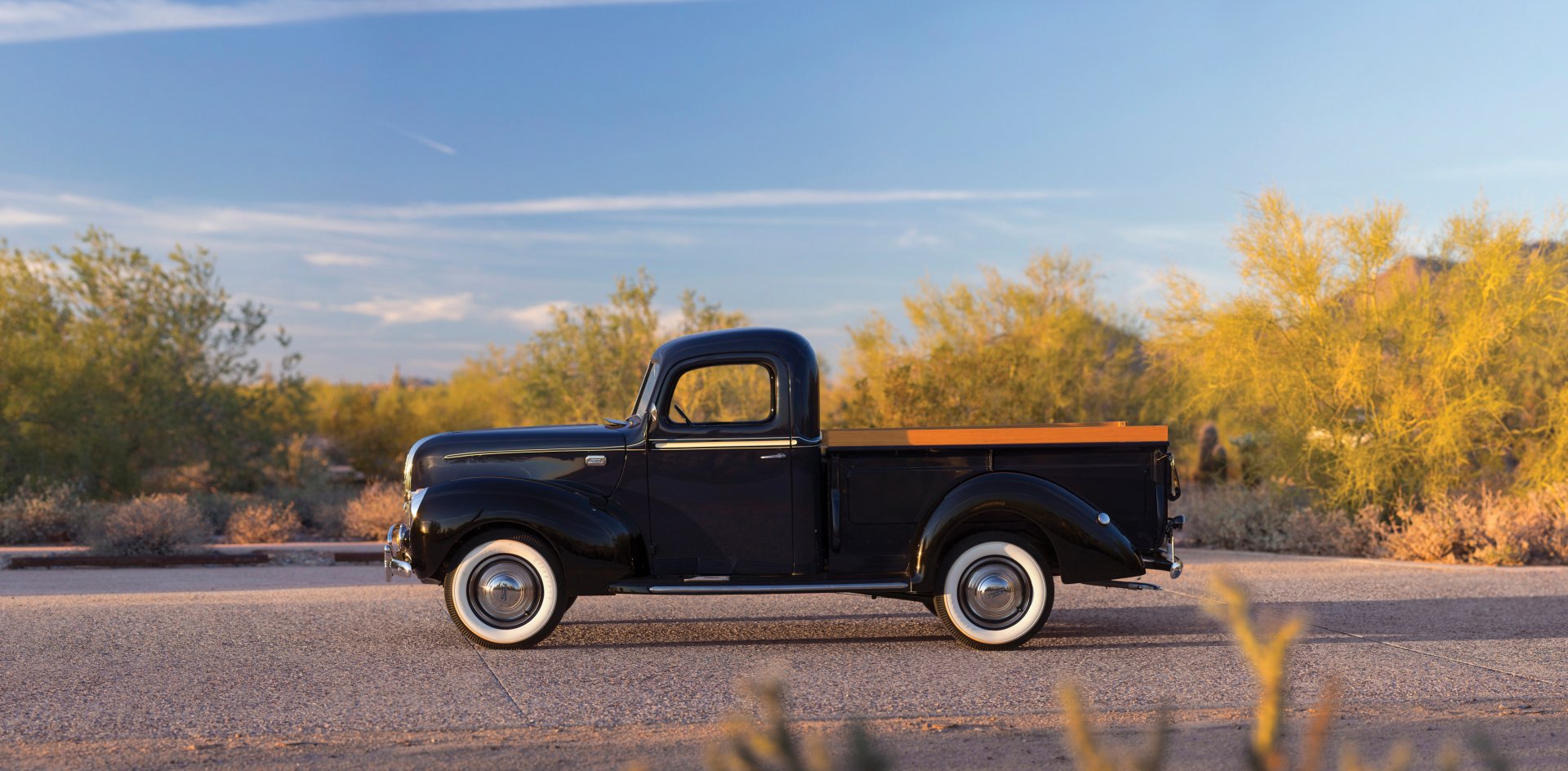 Download Vehicle Ford Deluxe Pickup HD Wallpaper