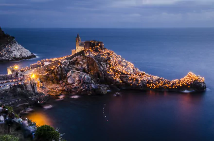4K Ultra HD PC wallpaper: Porto Venere, Italy — illuminated man-made village and church on a rocky promontory against a blue sea horizon.