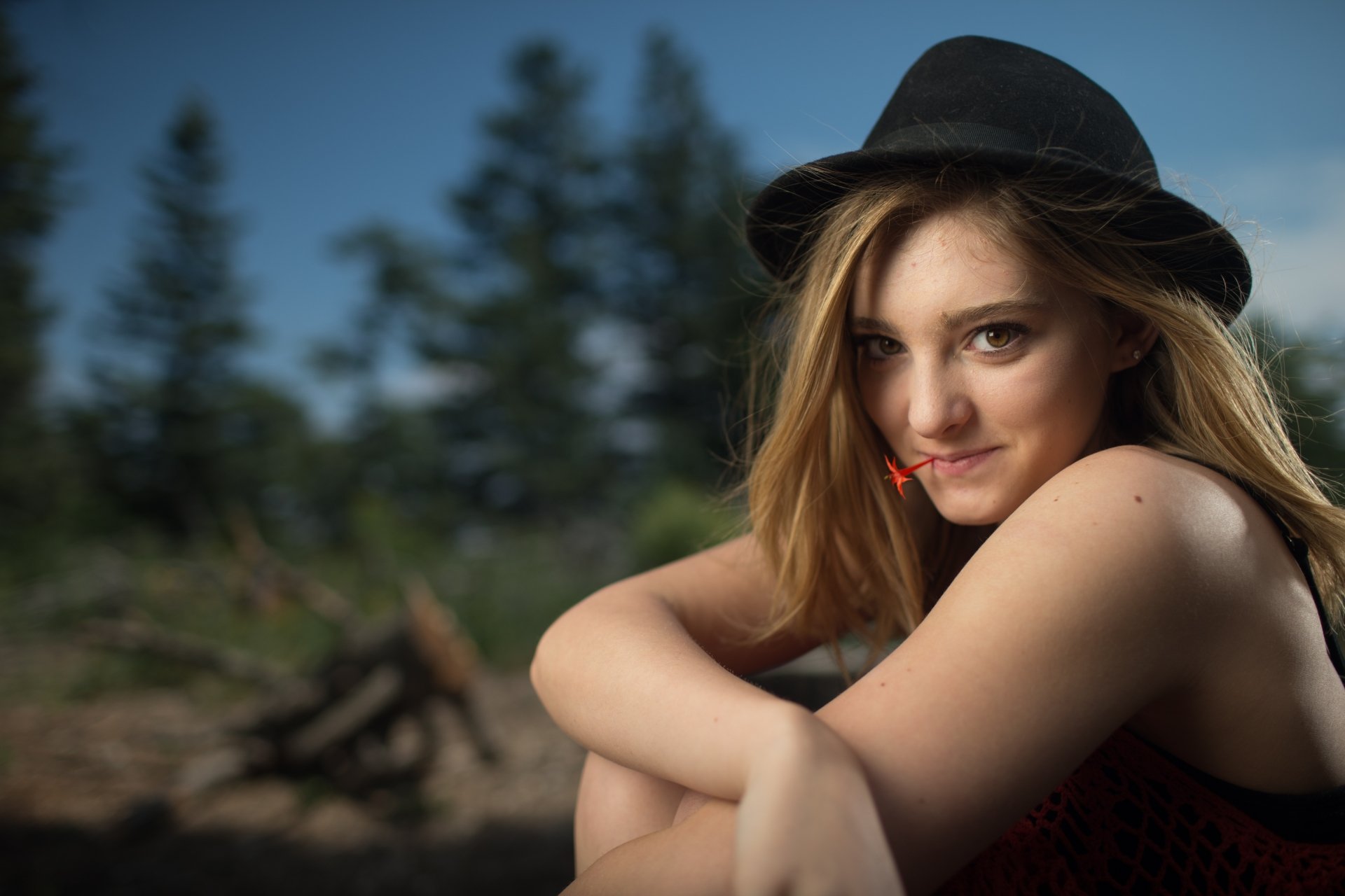 Download Long Hair Depth Of Field Hat Brown Eyes Blonde American Actress Woman Willow Shields 4k Ultra HD Wallpaper