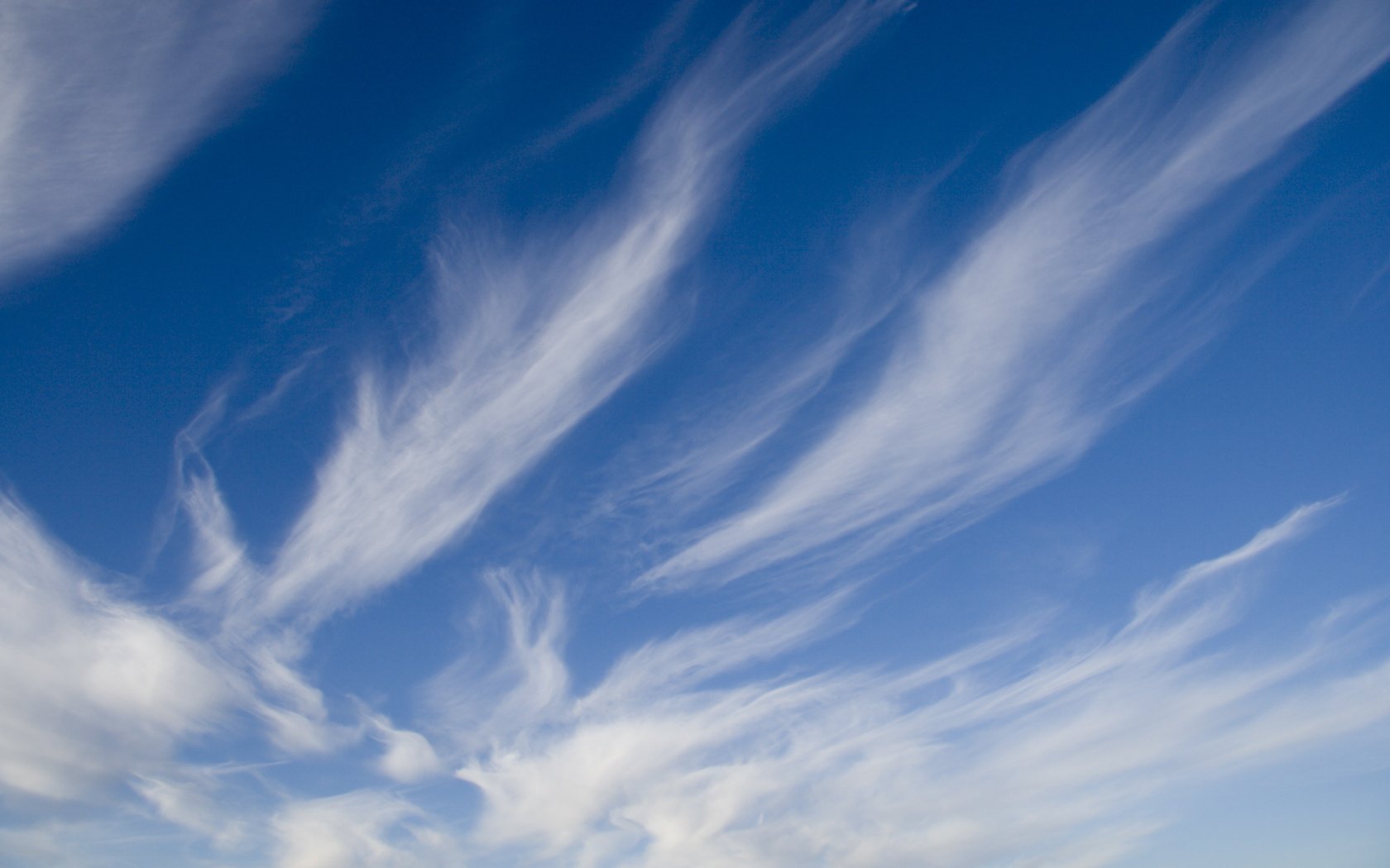 HD PC desktop wallpaper/background of a blue sky nature scene with wispy mares' tails clouds sweeping across.