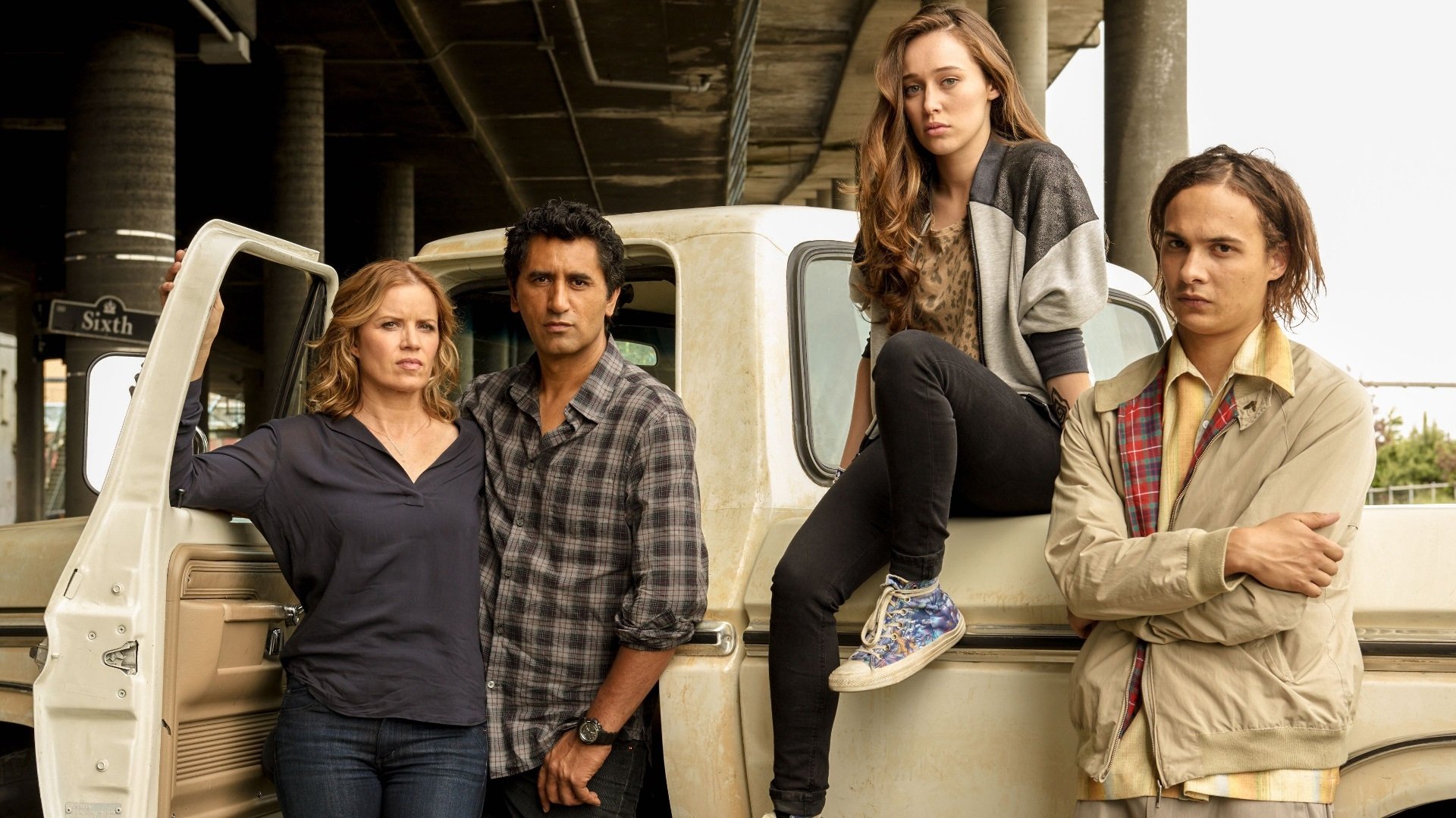 Download Madison Clark Kim Dickens Alicia Clark Alycia Debnam Carey Frank Dillane Nick Clark TV Show Fear The Walking Dead HD Wallpaper