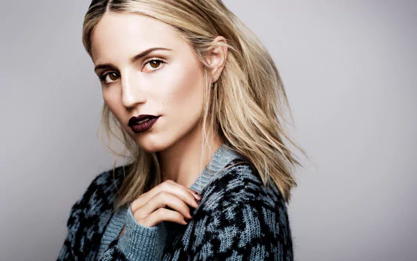 HD wallpaper of American actress Dianna Agron with blonde hair, hazel eyes, and dark lipstick, posing against a neutral background.