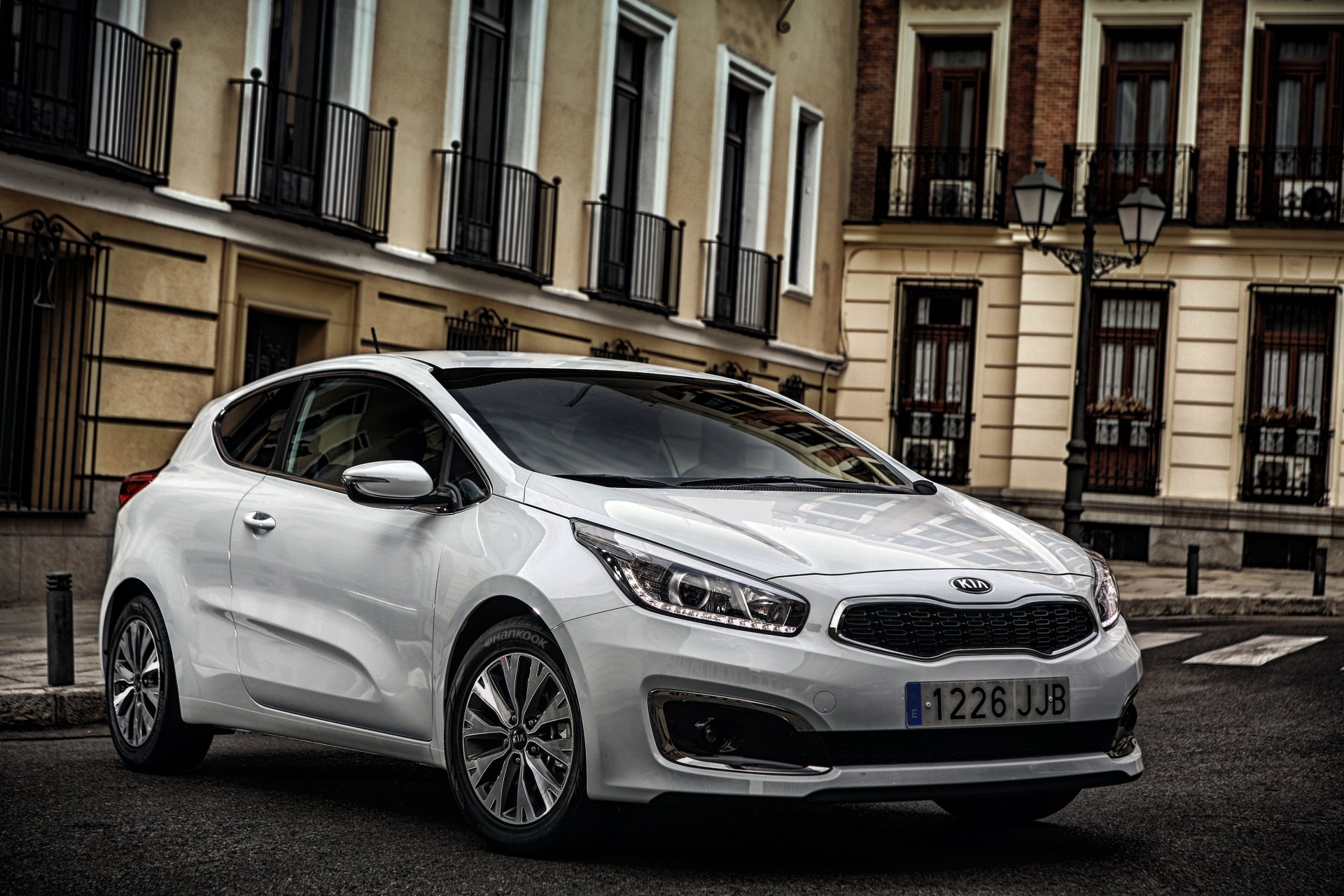 Download White Car Car Compact Car Kia Vehicle Kia Ceed 4k Ultra HD Wallpaper