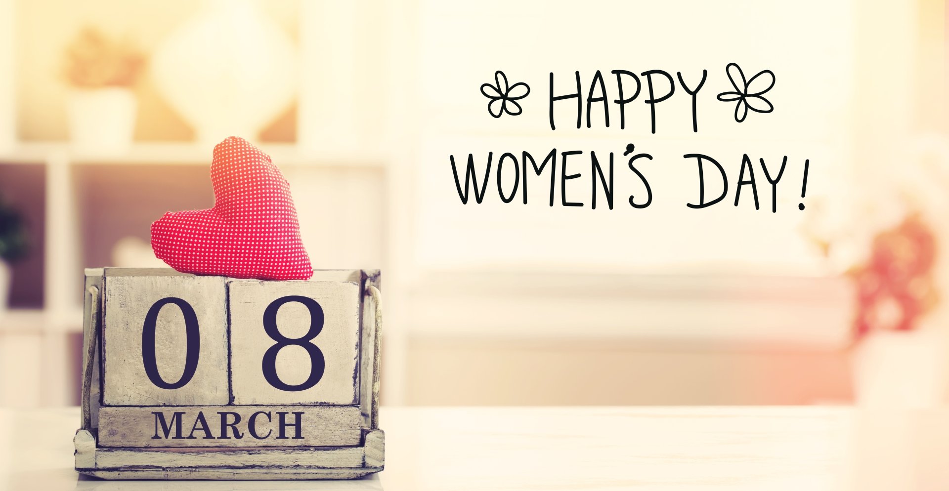 4K Ultra HD Women's Day holiday wallpaper featuring a red heart on a wooden calendar block displaying March 8, with Happy Women's Day! text in a soft, warm background.