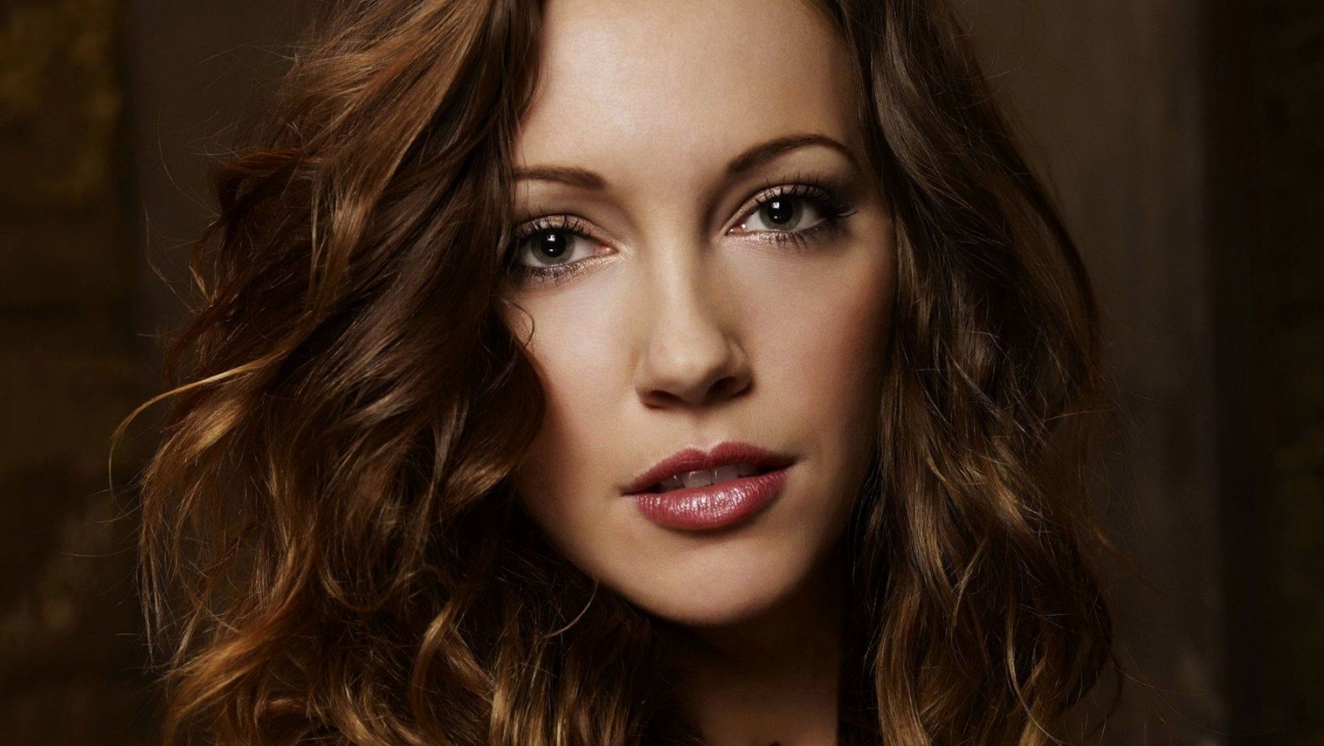 Celebrity Katie Cassidy HD Wallpaper | Background Image