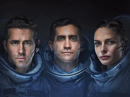 HD wallpaper of the movie Life (2017) featuring Ryan Reynolds, Jake Gyllenhaal, and Rebecca Ferguson in astronaut suits.