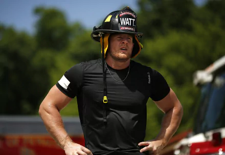  JJ Watt takes on the Gatorade Beat the Heat challenge