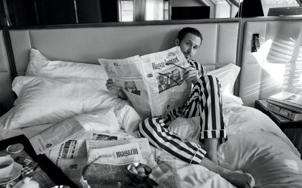 Celebrity Ryan Gosling Actors Canada Actor Canadian Black & White Newspaper Pajamas Feet Bed HD Wallpaper | Background Image