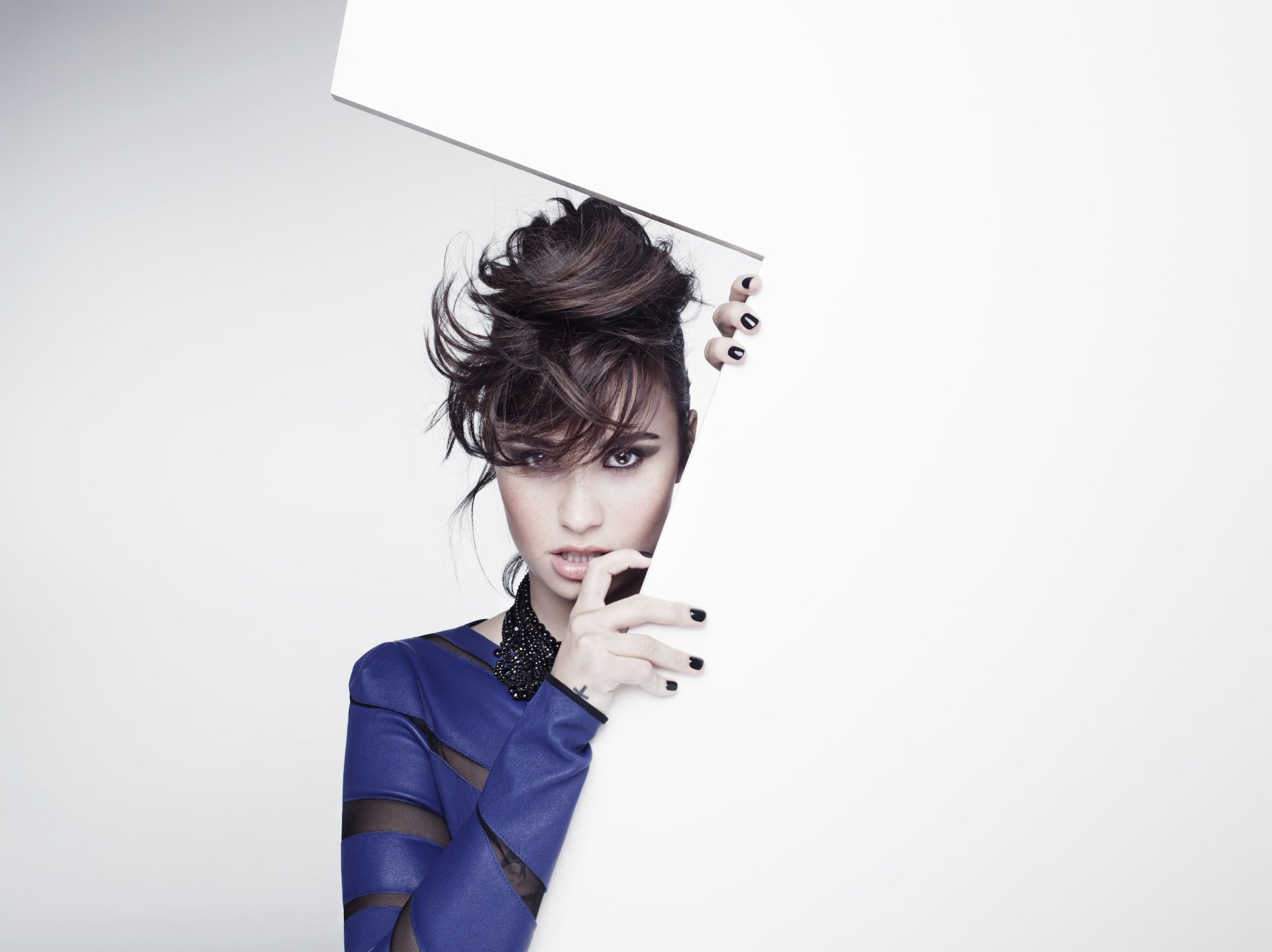 Download Music Demi Lovato HD Wallpaper