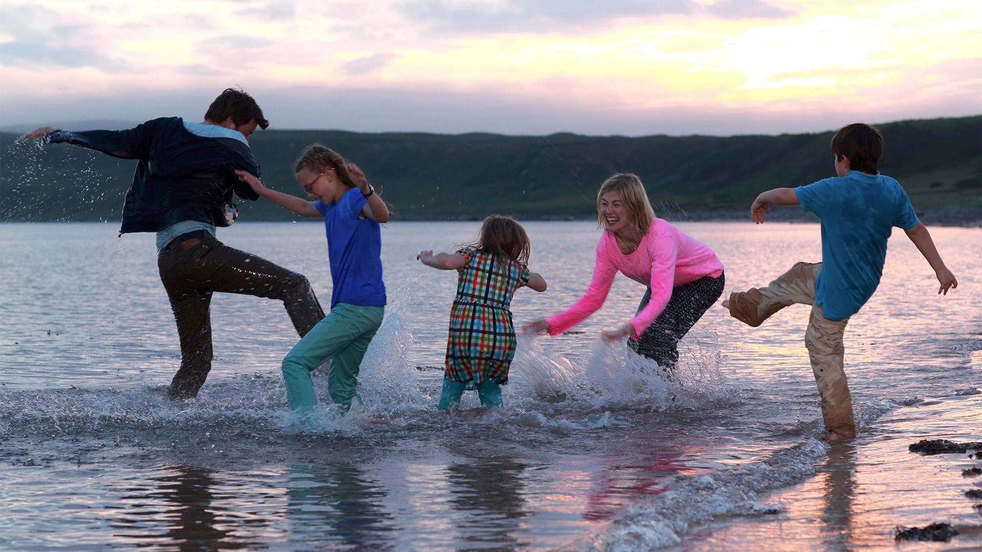 Download Rosamund Pike Movie What We Did On Our Holiday HD Wallpaper