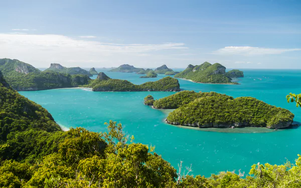 Vivid 4K Ultra HD desktop wallpaper capturing the turquoise sea, green islands, and expansive horizon of Indonesia’s natural ocean landscape.