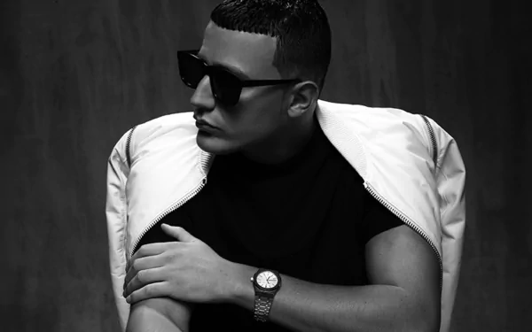 HD desktop wallpaper featuring a monochrome portrait of a man in sunglasses and a stylish jacket, posing confidently.
