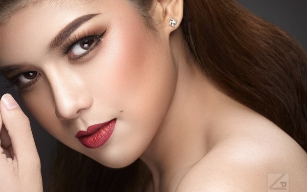 Women Face Model Gaze Lipstick Brown Eyes HD Wallpaper | Background Image