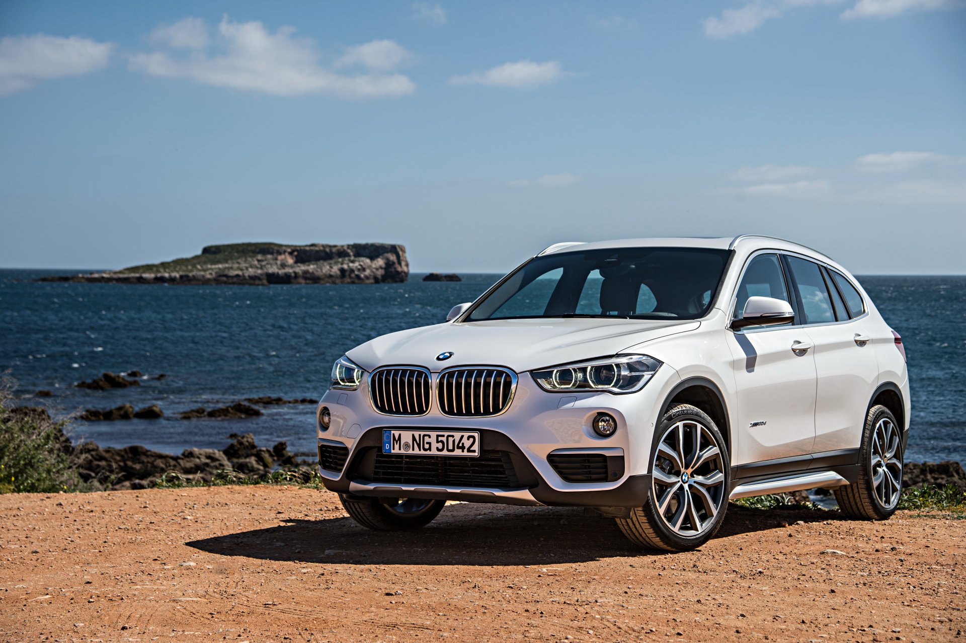 Download SUV White Car Car BMW Vehicle BMW X1 4k Ultra HD Wallpaper