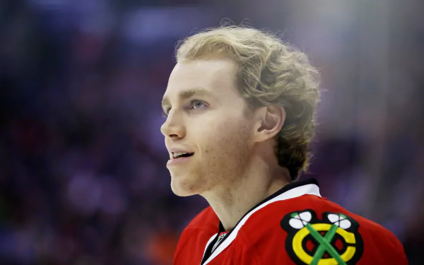HD wallpaper of a hockey player in a Chicago Blackhawks jersey, providing a clear, focused background.