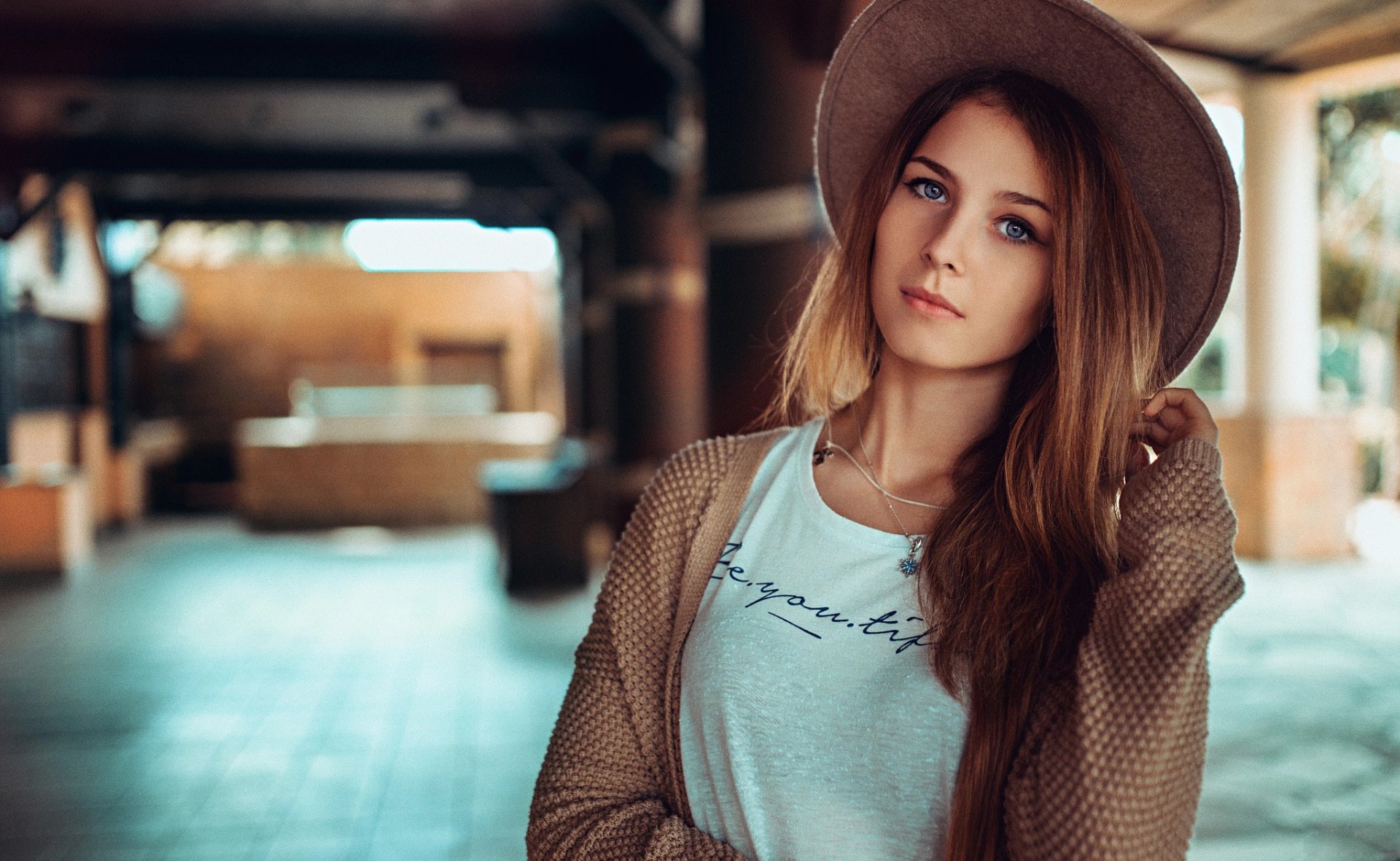 Download Blonde Hat Blue Eyes Depth Of Field Woman Model HD Wallpaper ...