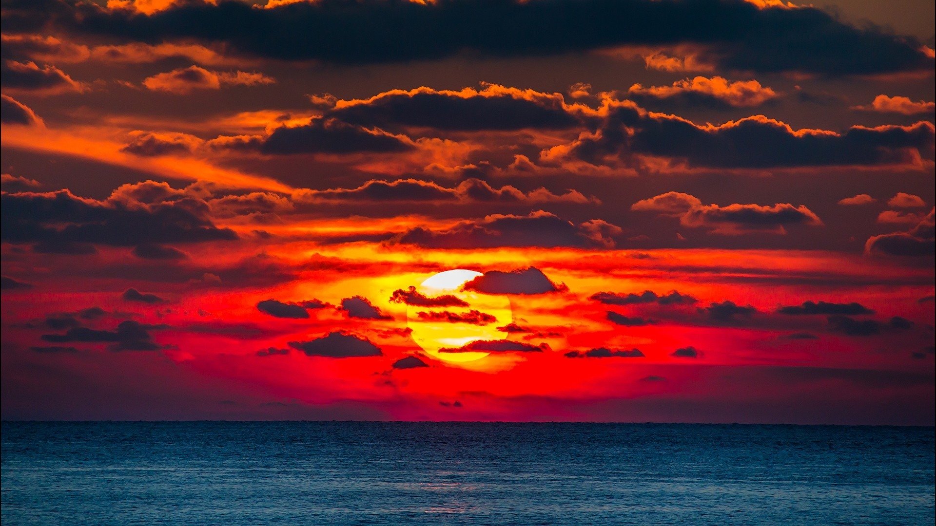 Sun going down over the ocean HD Wallpaper | Hintergrund | 1920x1080