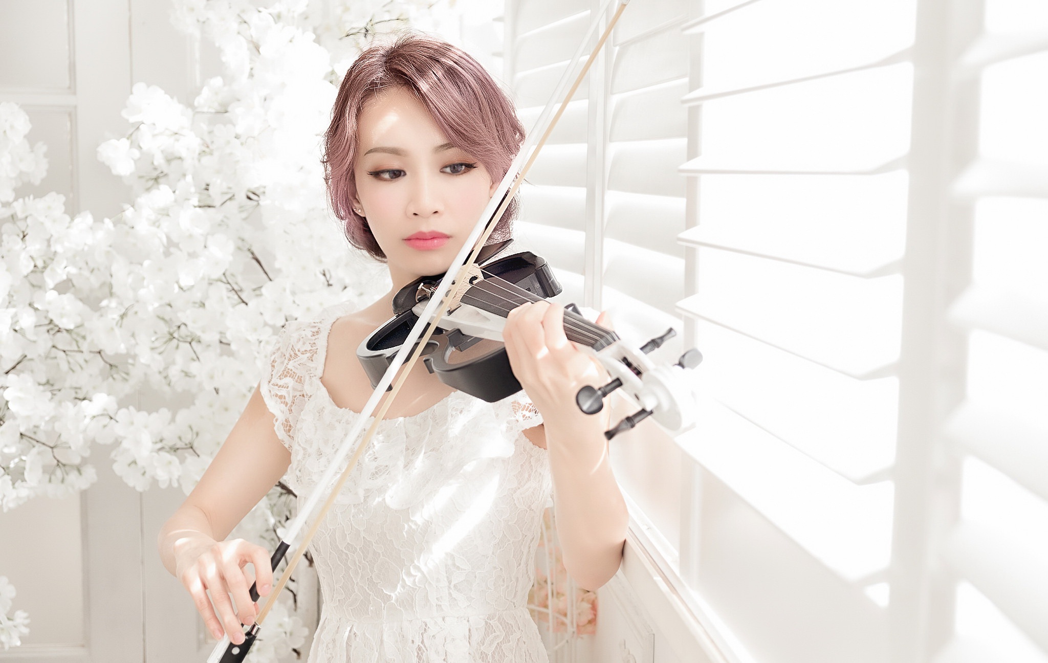 Образ скрипки. Девушка скрипачка. Девушка с музыкальным инструментом. Красивая девушка со скрипкой. Фотосессия со скрипкой.