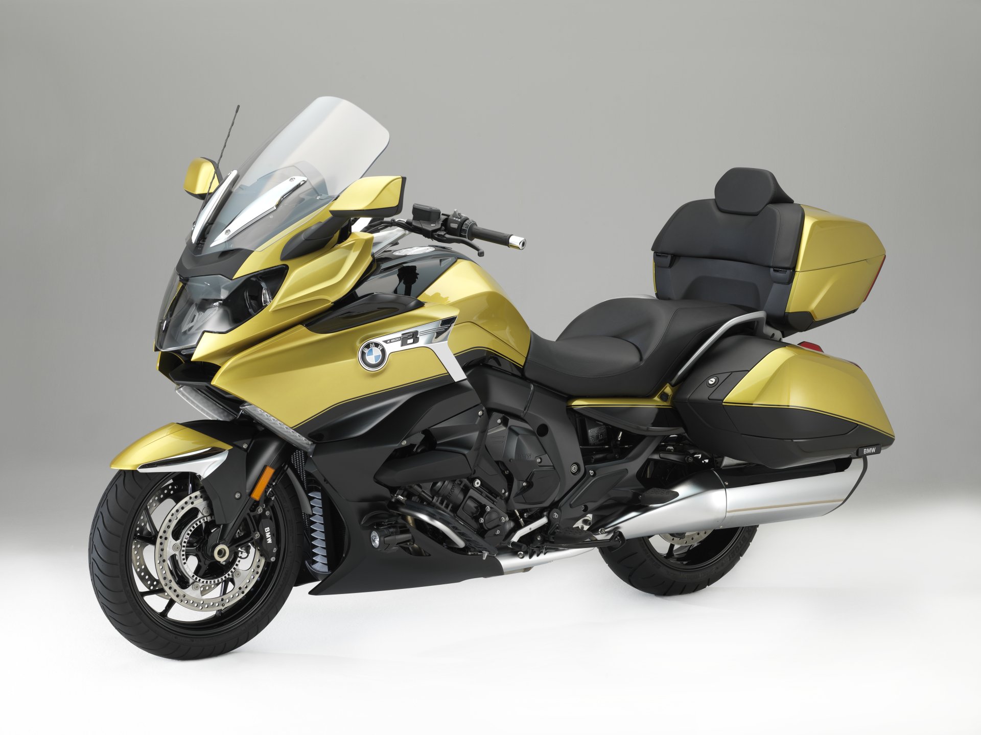 Gold BMW K1600GTL touring vehicle (BMW K1600GT) on a neutral backdrop — 4K Ultra HD PC desktop wallpaper