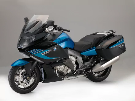 HD PC desktop wallpaper featuring a sleek black and blue BMW K1600GT motorcycle against a plain gray background.