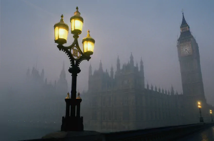  London on a Foggy Night