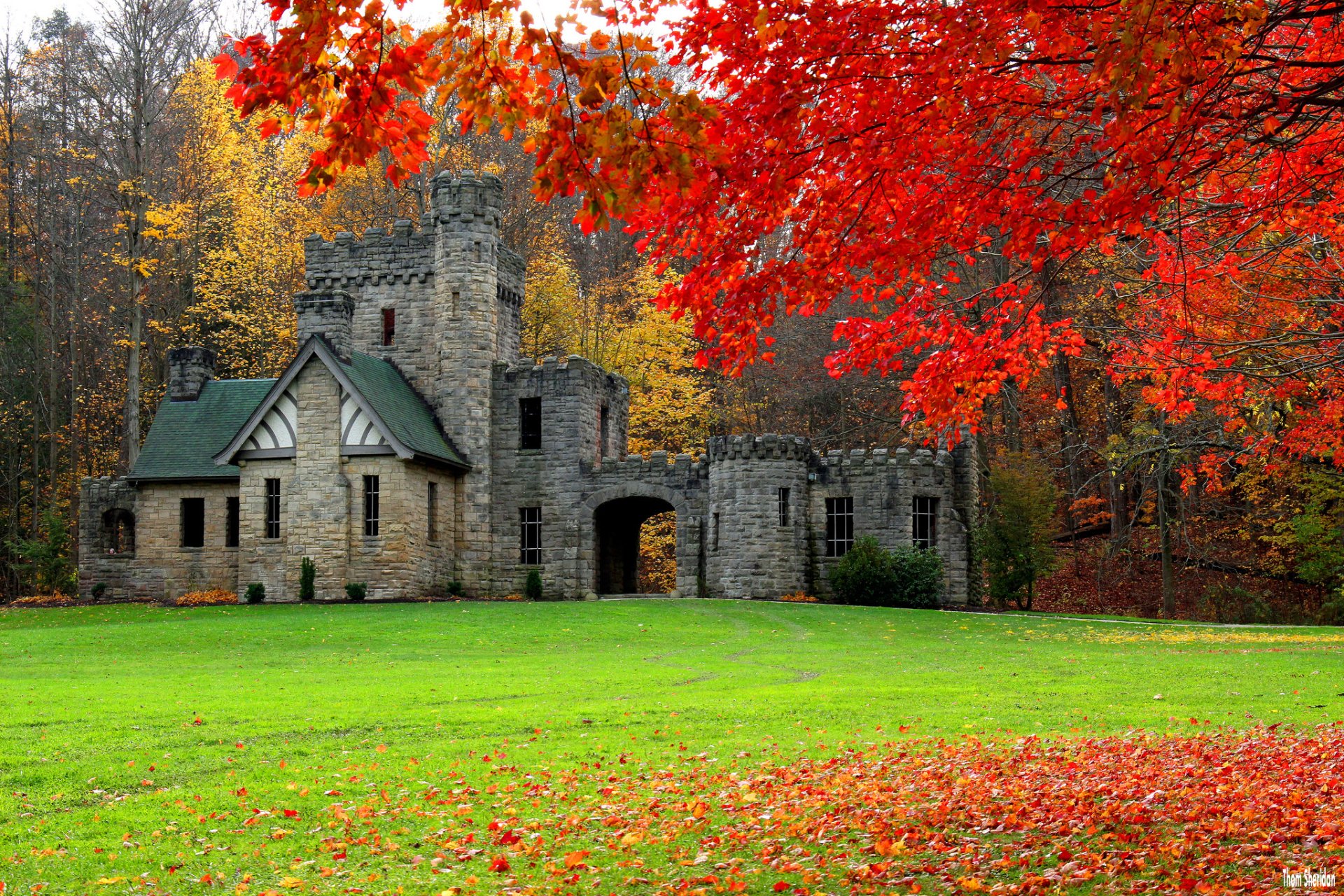 Castle in Autumn HD Wallpaper | Background Image | 2048x1365