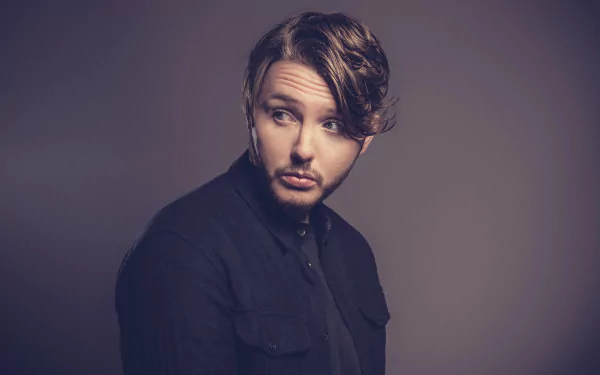 HD wallpaper of a man posing for a portrait, intended as a desktop background.