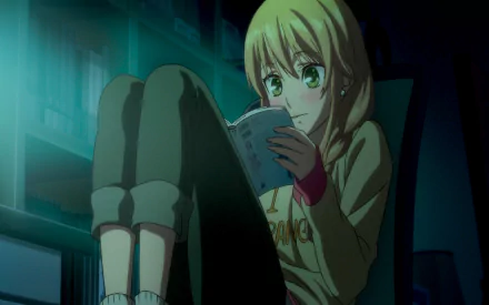 An HD desktop wallpaper featuring Yuzu Aihara from the anime Citrus, absorbed in reading a manga. The dimly lit room and focused expression create a serene atmosphere.